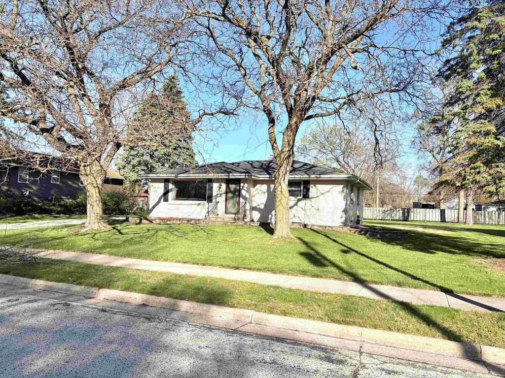 Photo of 916 London STREET, Menasha, WI 54952 (MLS # 50324902)