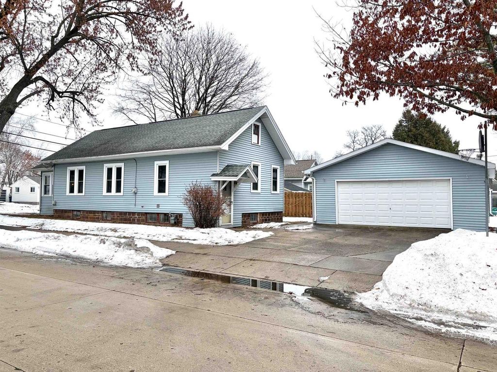 Photo of 1119 W Bent AVENUE, Oshkosh, WI 54901 (MLS # 50319667)
