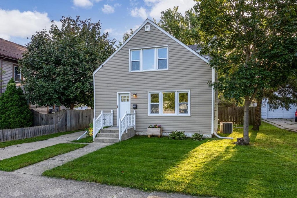 Photo of 116 N Pine STREET, Janesville, WI 53548 (MLS # 2033423)
