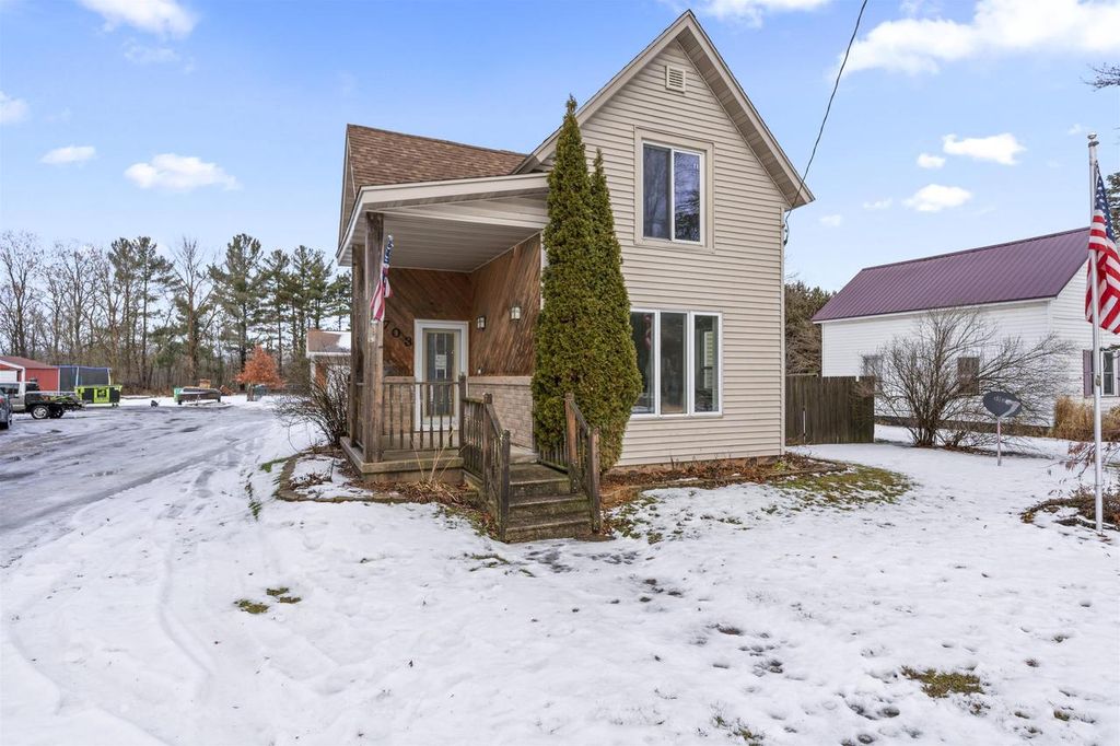Photo of 703 Depot STREET, Manawa, WI 54949 (MLS # 50321187)