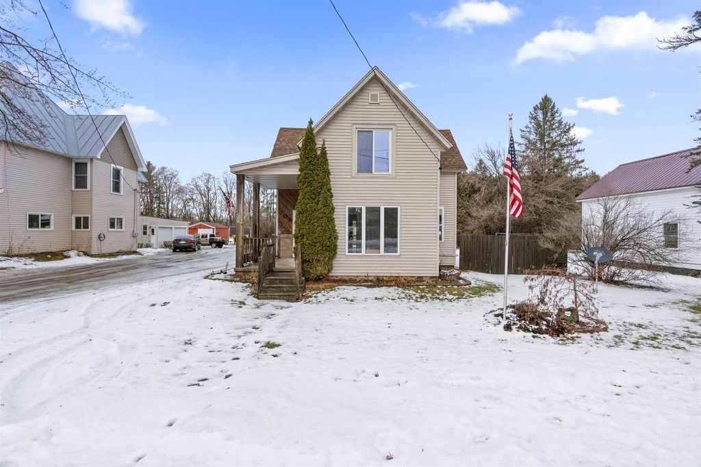 Photo of 703 Depot STREET, Manawa, WI 54949 (MLS # 50321187)