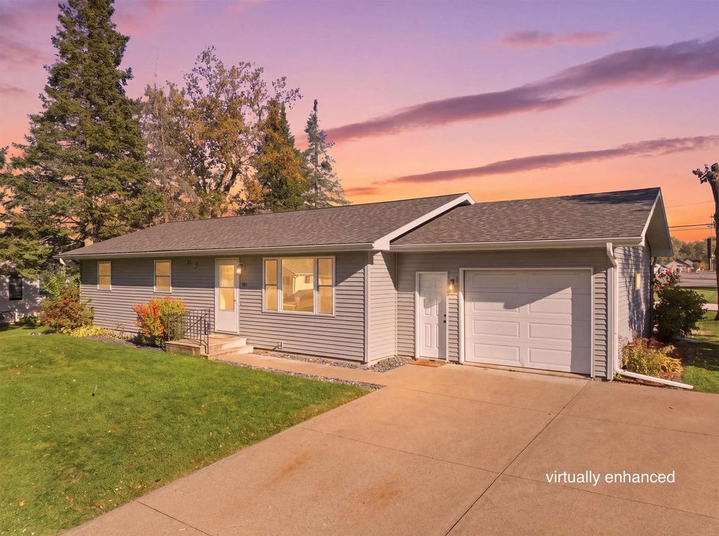 Photo of 601 N Chestnut AVENUE, Marshfield, WI 54449 (MLS # 22605055)