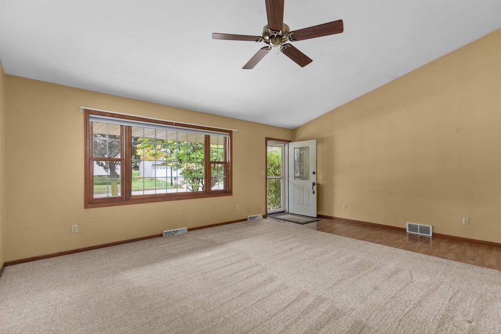 Photo of 151 Graceland DRIVE, Oshkosh, WI 54904 (MLS # 50333760)
