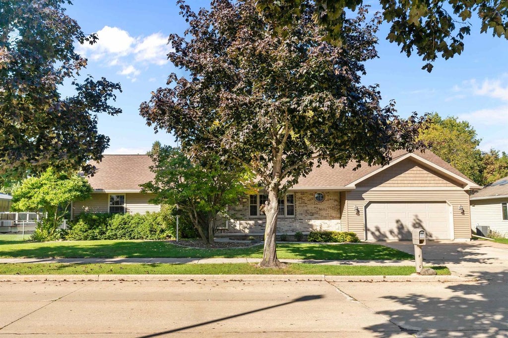 Photo of 151 Graceland DRIVE, Oshkosh, WI 54904 (MLS # 50333760)