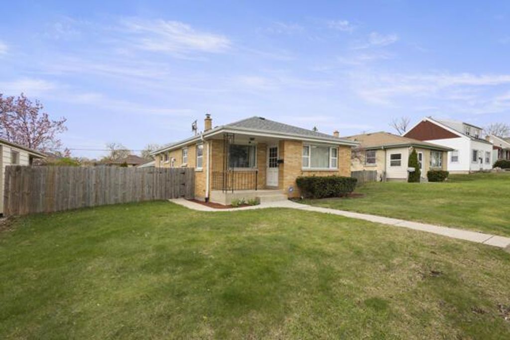 Photo of 4629 N 77th STREET, Milwaukee, WI 53218 (MLS # 1959072)
