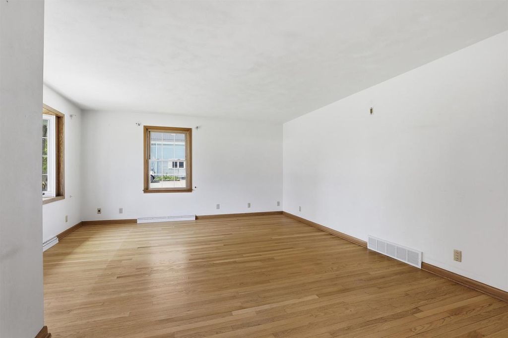 Photo of 3288 Oakridge ROAD, Neenah, WI 54956 (MLS # 50324877)