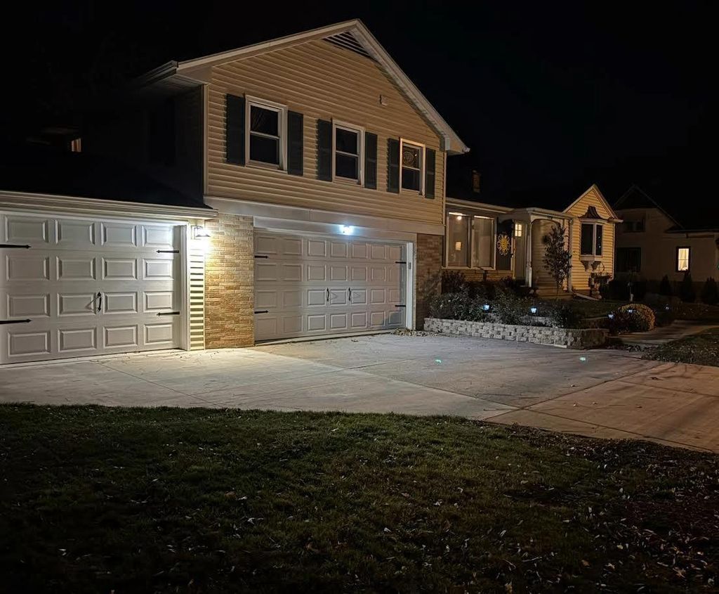 Photo of 1430 W 9th AVENUE, Oshkosh, WI 54902 (MLS # 50318942)