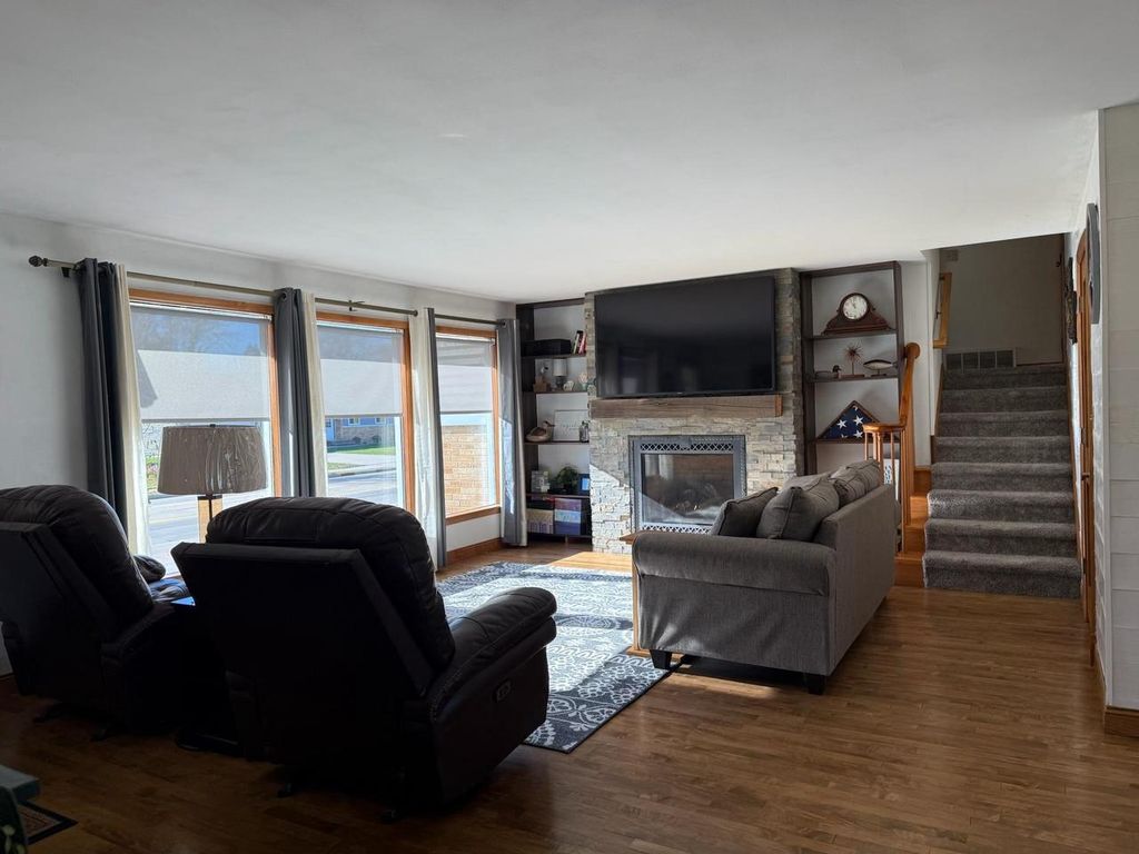 Photo of 1430 W 9th AVENUE, Oshkosh, WI 54902 (MLS # 50318942)