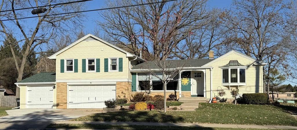 Photo of 1430 W 9th AVENUE, Oshkosh, WI 54902 (MLS # 50318942)