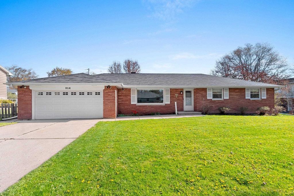 Photo of 914 Rasmussen PLACE, Green Bay, WI 54304 (MLS # 50324834)