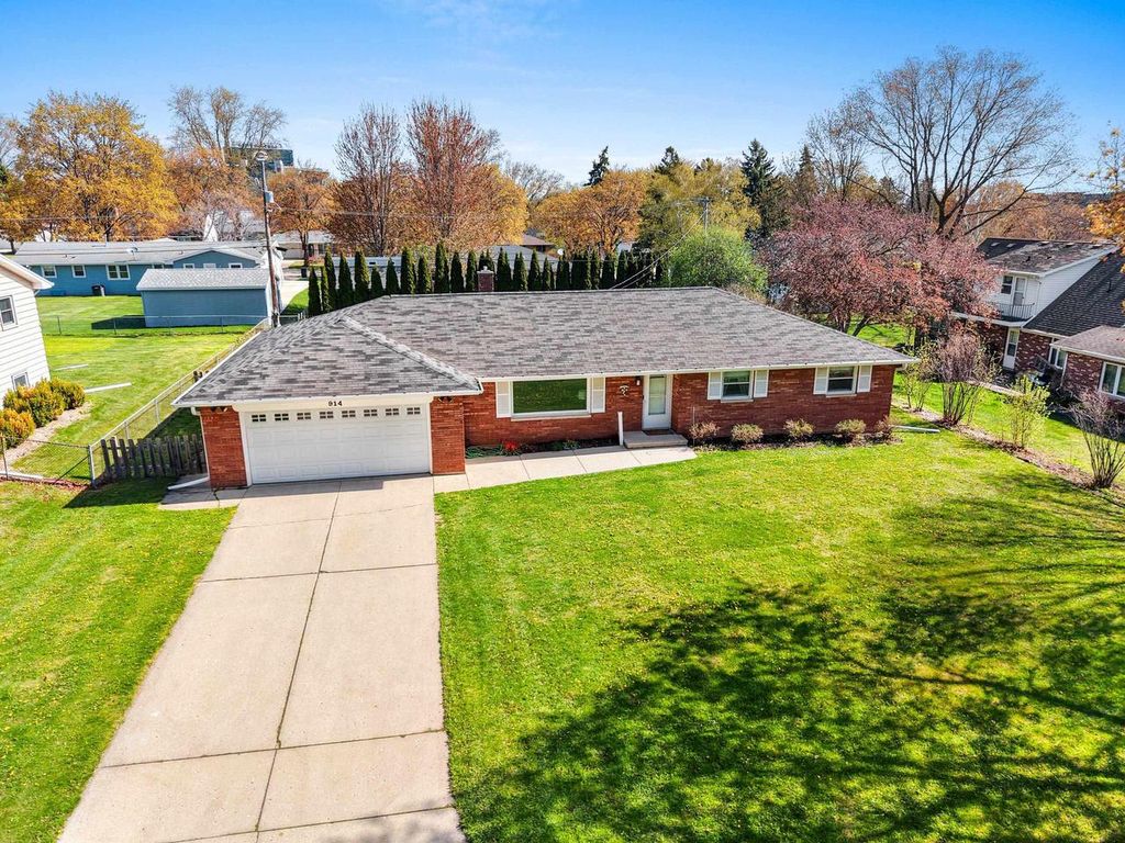 Photo of 914 Rasmussen PLACE, Green Bay, WI 54304 (MLS # 50324834)