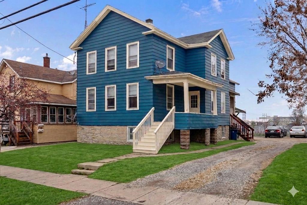 Photo of 326 W 6th AVENUE, Oshkosh, WI 54902 (MLS # 50323871)
