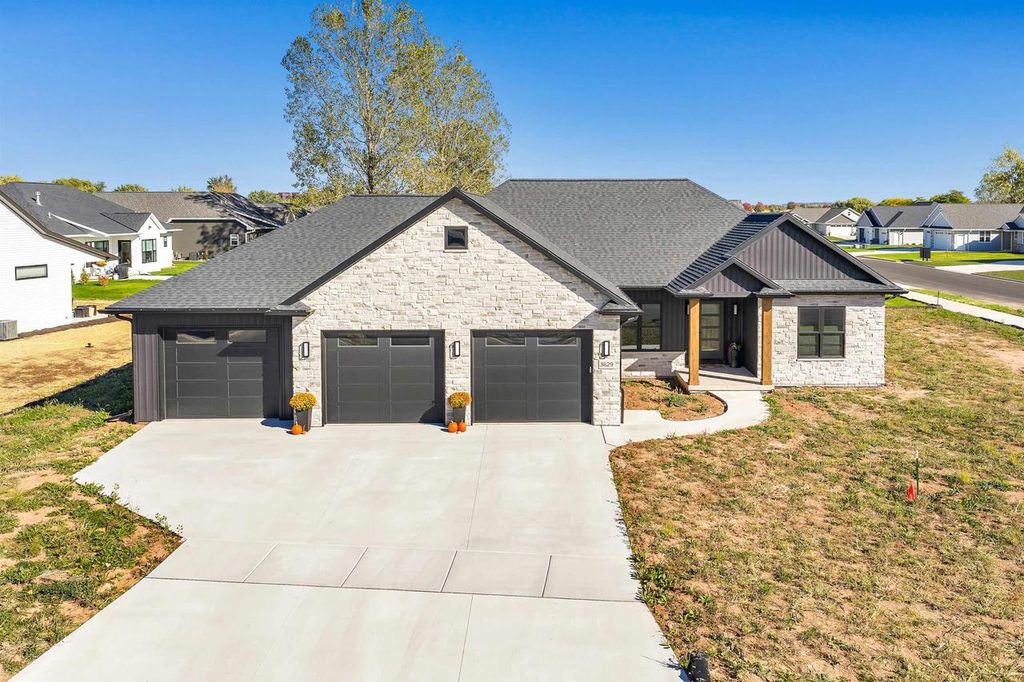 Photo of 3629 W Hank AVENUE, De Pere, WI 54115 (MLS # 50316629)