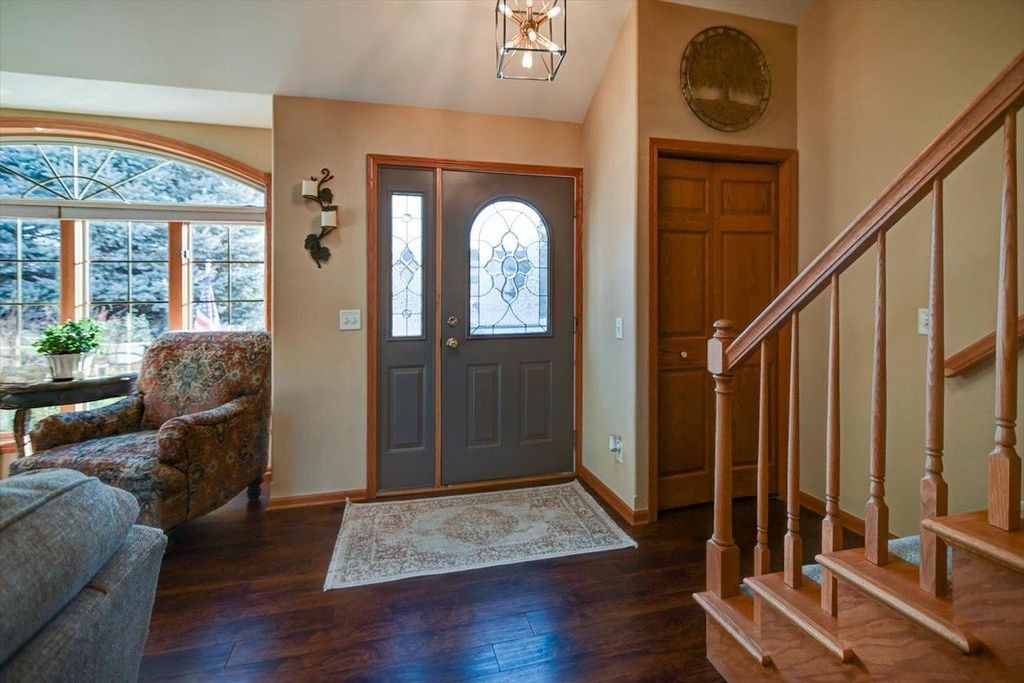 Photo of 374 N Heatherstone DRIVE, Sun Prairie, WI 53590 (MLS # 2016049)