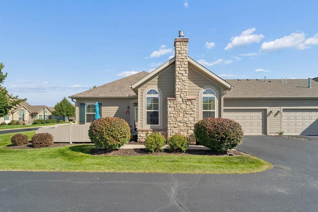 Photo of 2301 E Tuscany WAY, Appleton, WI 54913 (MLS # 50333242)