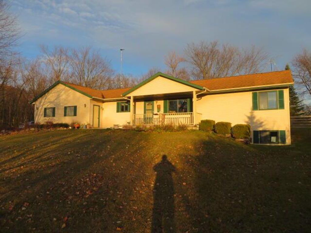 Photo of N8569 Ridge Creek ROAD, Elkhart Lake, WI 53020 (MLS # 1944729)