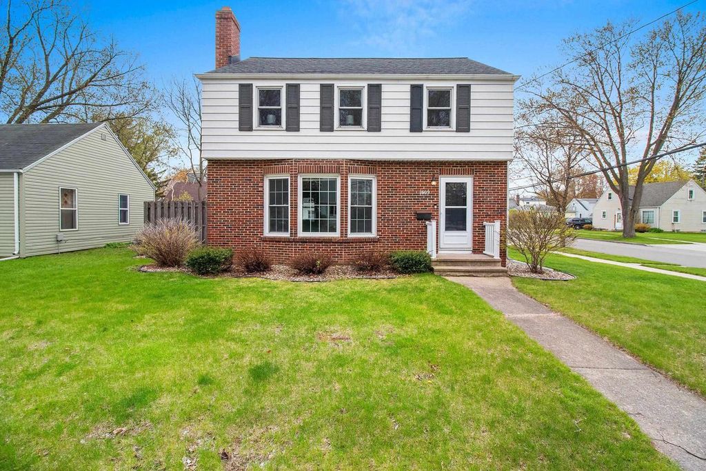 Photo of 1609 W Spring STREET, Appleton, WI 54914 (MLS # 50324788)