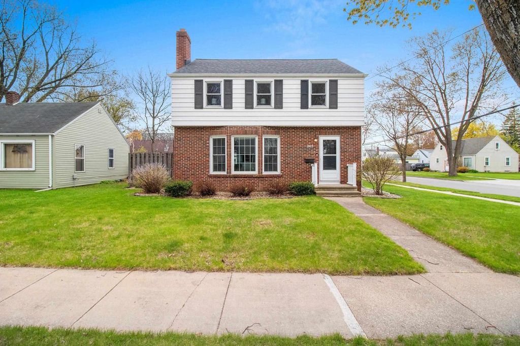 Photo of 1609 W Spring STREET, Appleton, WI 54914 (MLS # 50324788)