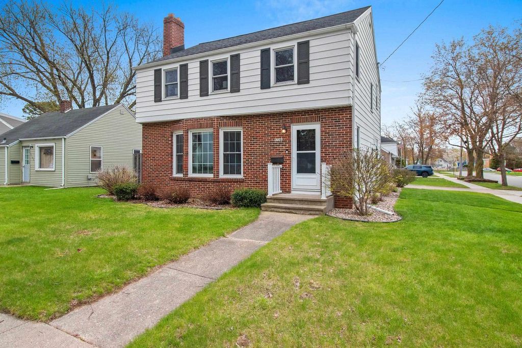 Photo of 1609 W Spring STREET, Appleton, WI 54914 (MLS # 50324788)