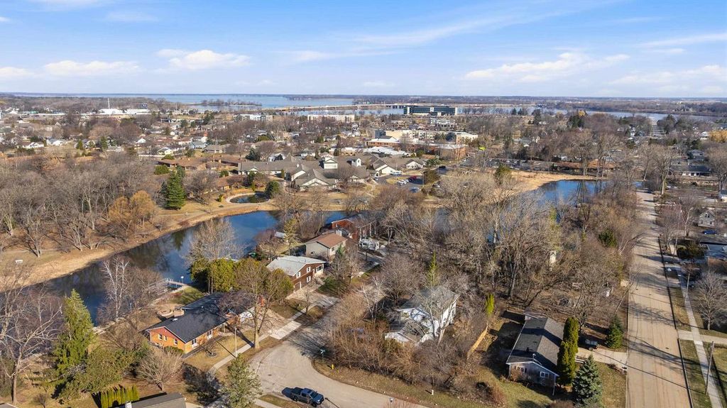 Photo of 909 Brookwood COURT, Oshkosh, WI 54902 (MLS # 50323071)