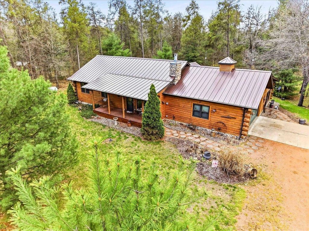 Photo of N8273 Oak Hollow TRAIL, New Lisbon, WI 53950 (MLS # 2022379)
