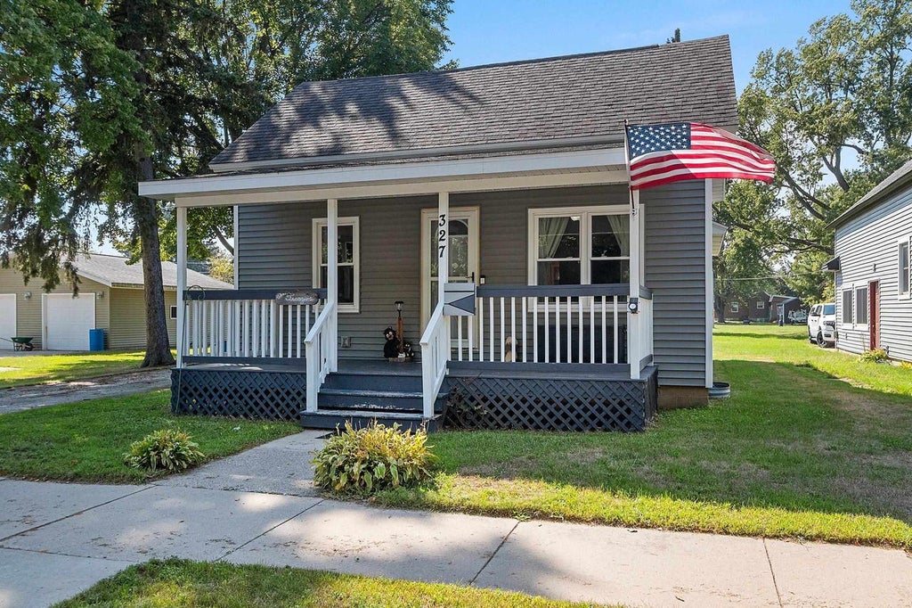Photo of 327 S Emery AVENUE, Peshtigo, WI 54157 (MLS # 50332045)