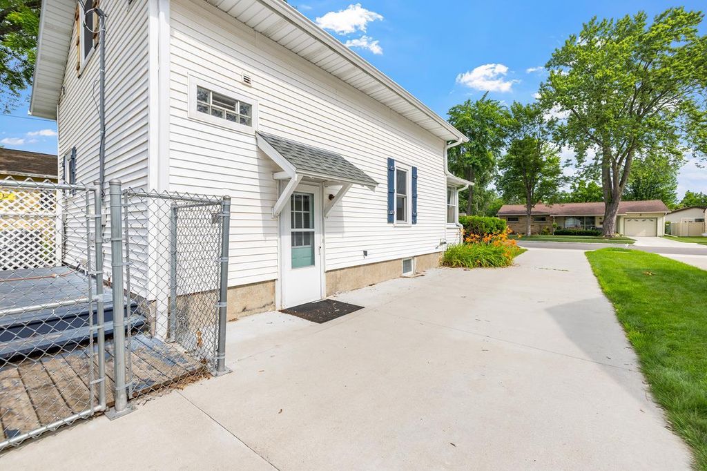 Photo of 2909 Algoma STREET, Stevens Point, WI 54481 (MLS # 22603255)