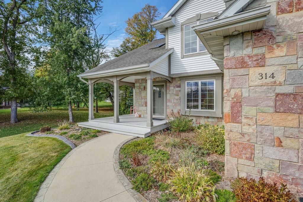 Photo of 314 Micarl COURT, Manitowoc, WI 54220 (MLS # 1939841)