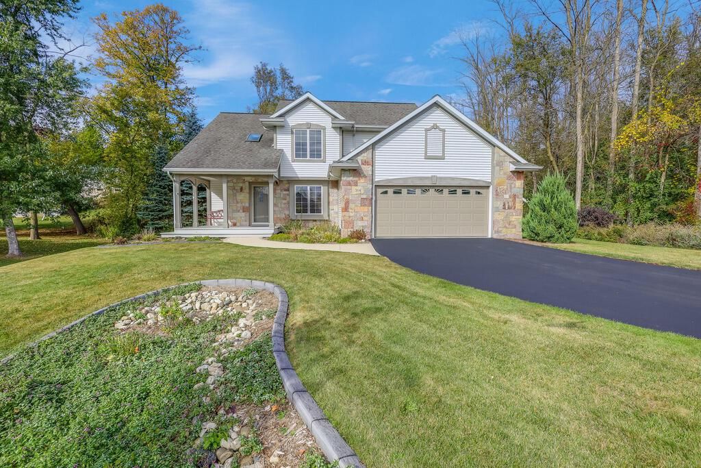Photo of 314 Micarl COURT, Manitowoc, WI 54220 (MLS # 1939841)
