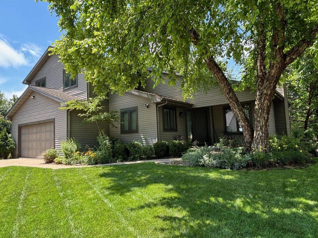 Photo of 34 Maple View COURT, Madison, WI 53719 (MLS # 2019680)