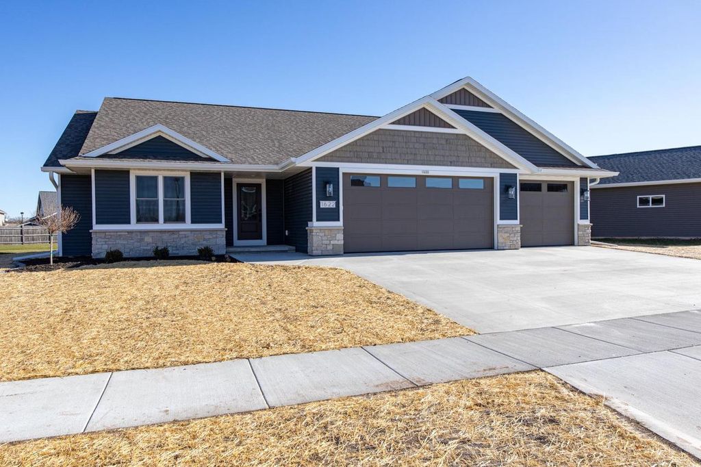 Photo of 1622 Sage CROSSING, Oshkosh, WI 54904 (MLS # 50316984)