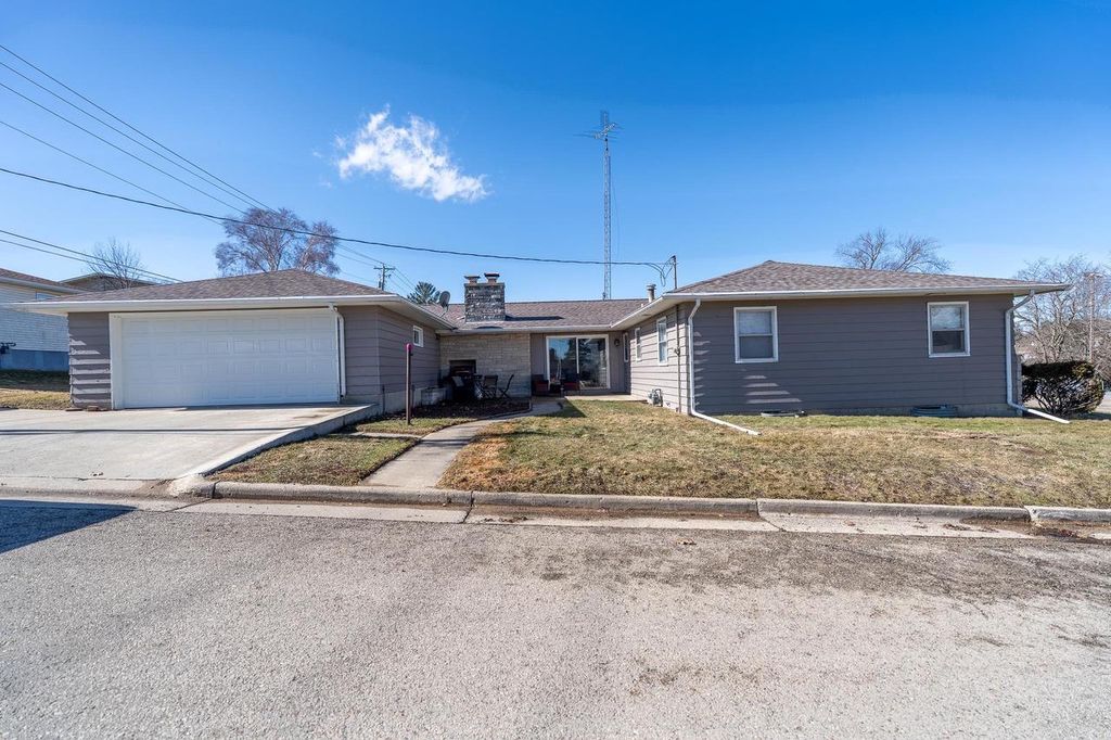 Photo of 330 E Edgewater STREET, Cambria, WI 53923 (MLS # 2016251)