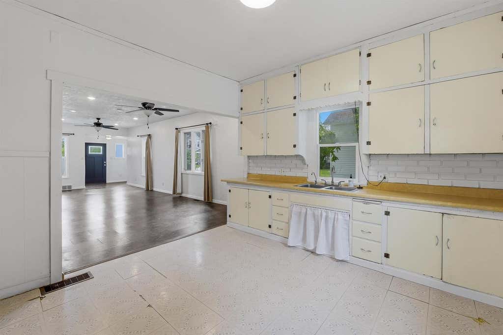 Photo of 615 N Bateman STREET, Appleton, WI 54911 (MLS # 50328804)