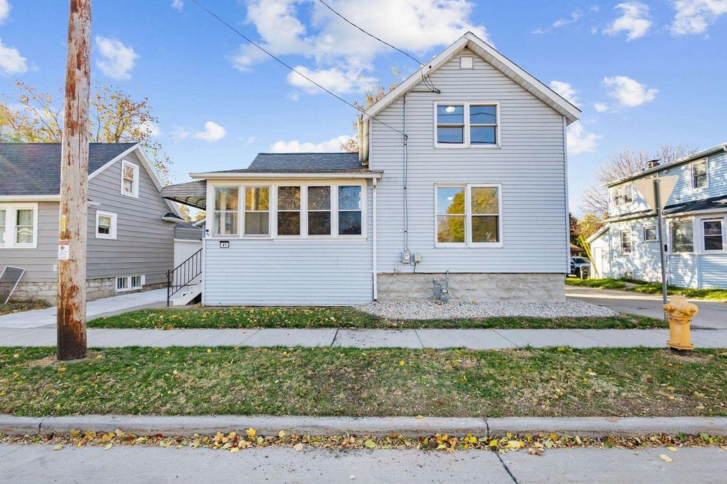 Photo of 41 Mill STREET, Oshkosh, WI 54901 (MLS # 50318118)