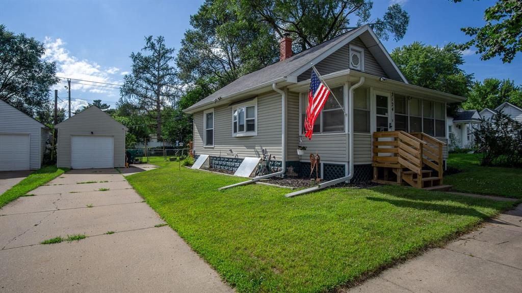 Photo of 2124 8th STREET, Eau Claire, WI 54703 (MLS # 1599307)