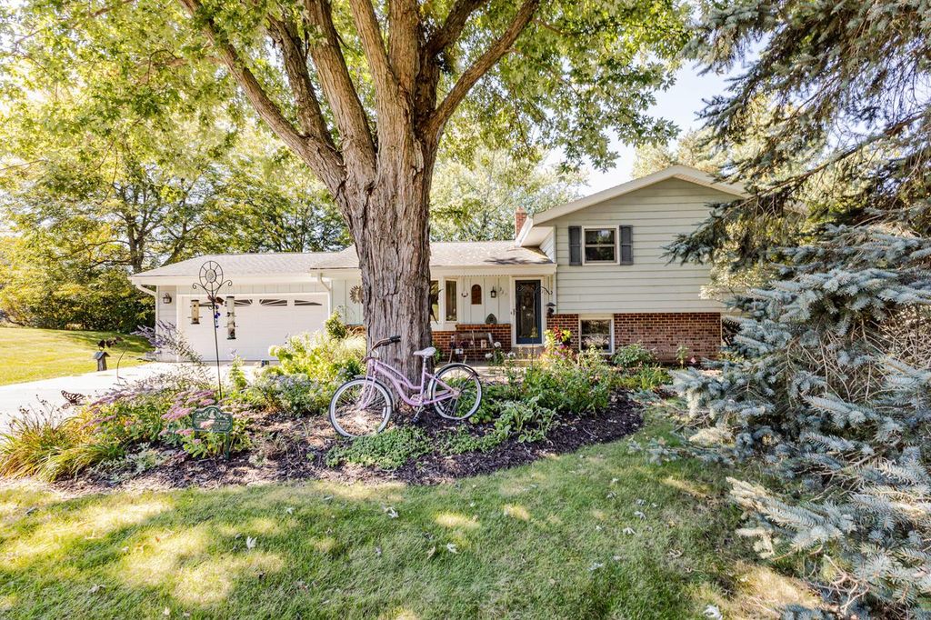 Photo of 327 Wakefield Downs, Wales, WI 53183 (MLS # 1940309)