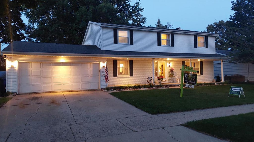 Photo of 2024 N Eugene STREET, Appleton, WI 54914 (MLS # 50327865)