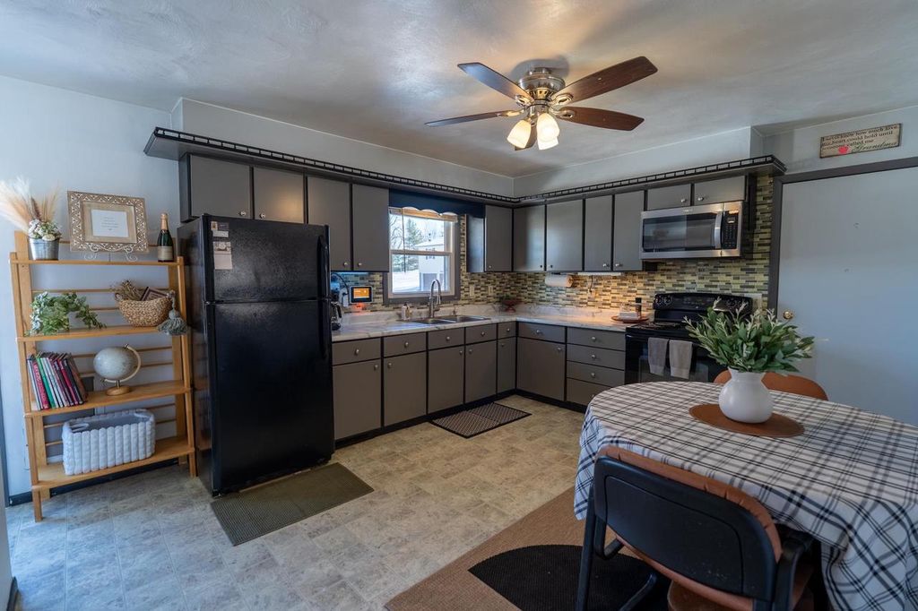 Photo of 204 N 5th AVENUE, Albany, WI 53502 (MLS # 2014354)