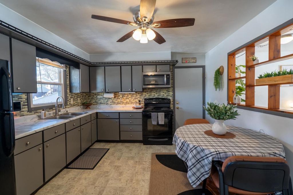 Photo of 204 N 5th AVENUE, Albany, WI 53502 (MLS # 2014354)