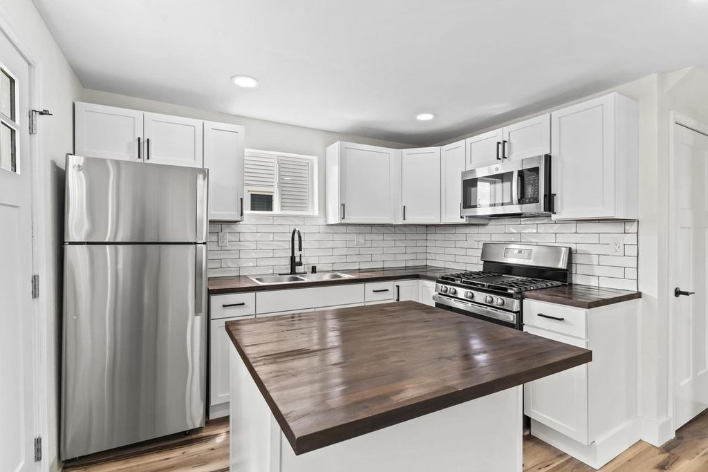 Photo of 29 Tennessee AVENUE, Oshkosh, WI 54901 (MLS # 50323967)