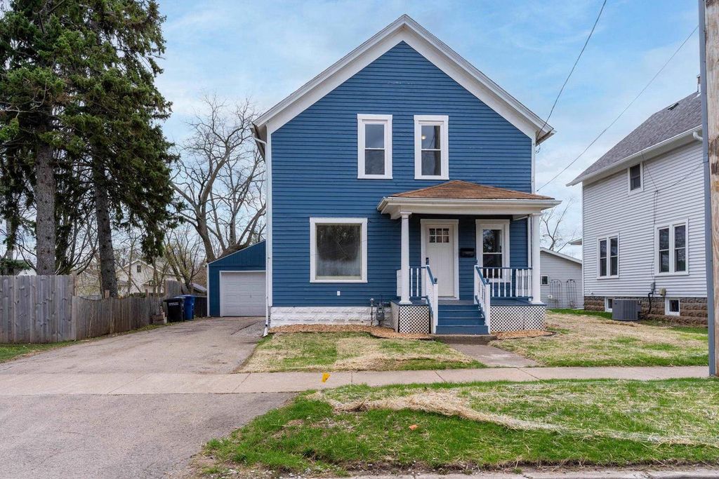 Photo of 29 Tennessee AVENUE, Oshkosh, WI 54901 (MLS # 50323967)