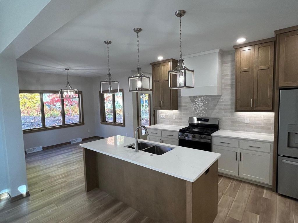 Photo of 2623 Chambers CROSSING, Green Bay, WI 54313 (MLS # 50316844)