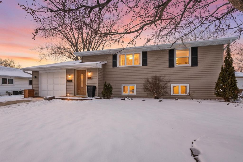 Photo of 632 Suburban DRIVE, De Pere, WI 54115 (MLS # 50320259)
