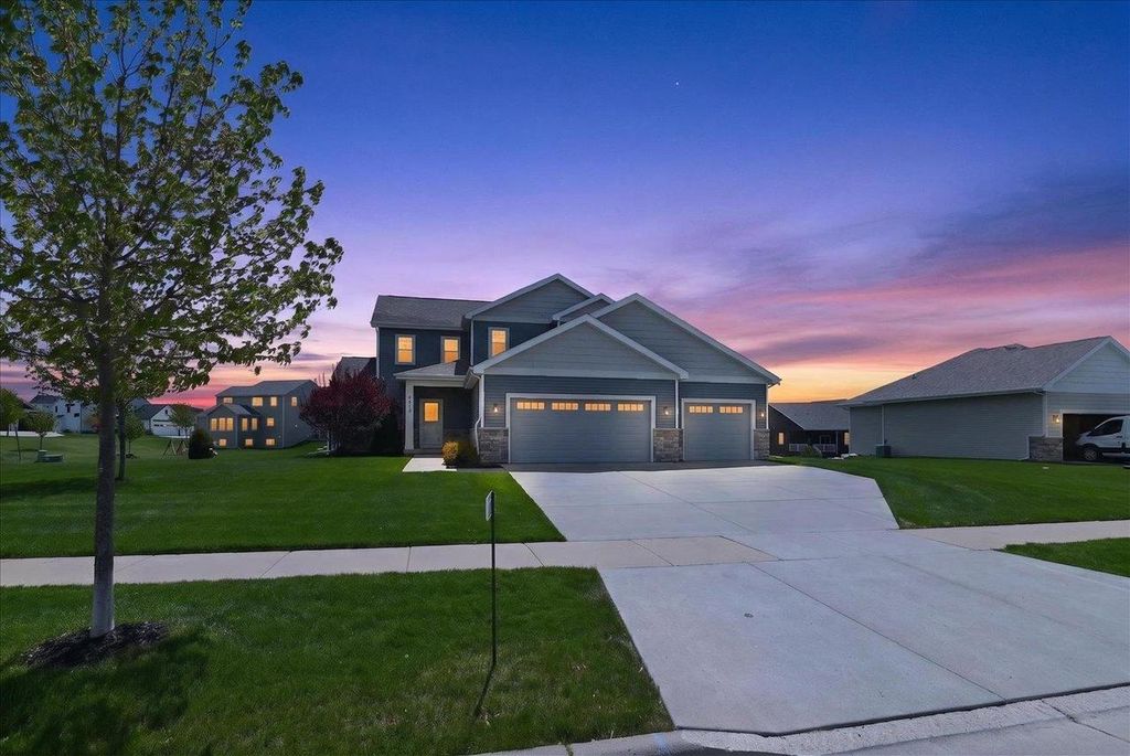 Photo of 4416 Eagle Ridge LANE, Windsor, WI 53598 (MLS # 2022970)