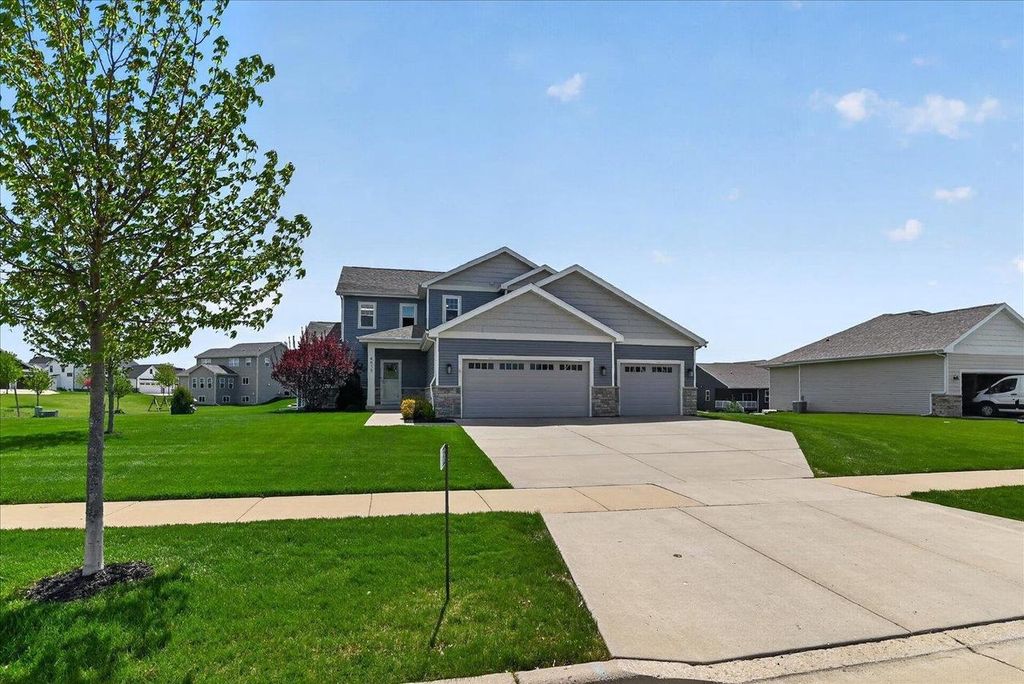 Photo of 4416 Eagle Ridge LANE, Windsor, WI 53598 (MLS # 2022970)