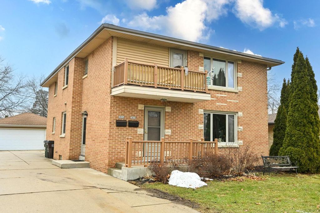 Photo of 2806 E Bottsford AVENUE, Saint Francis, WI 53235 (MLS # 1946463)