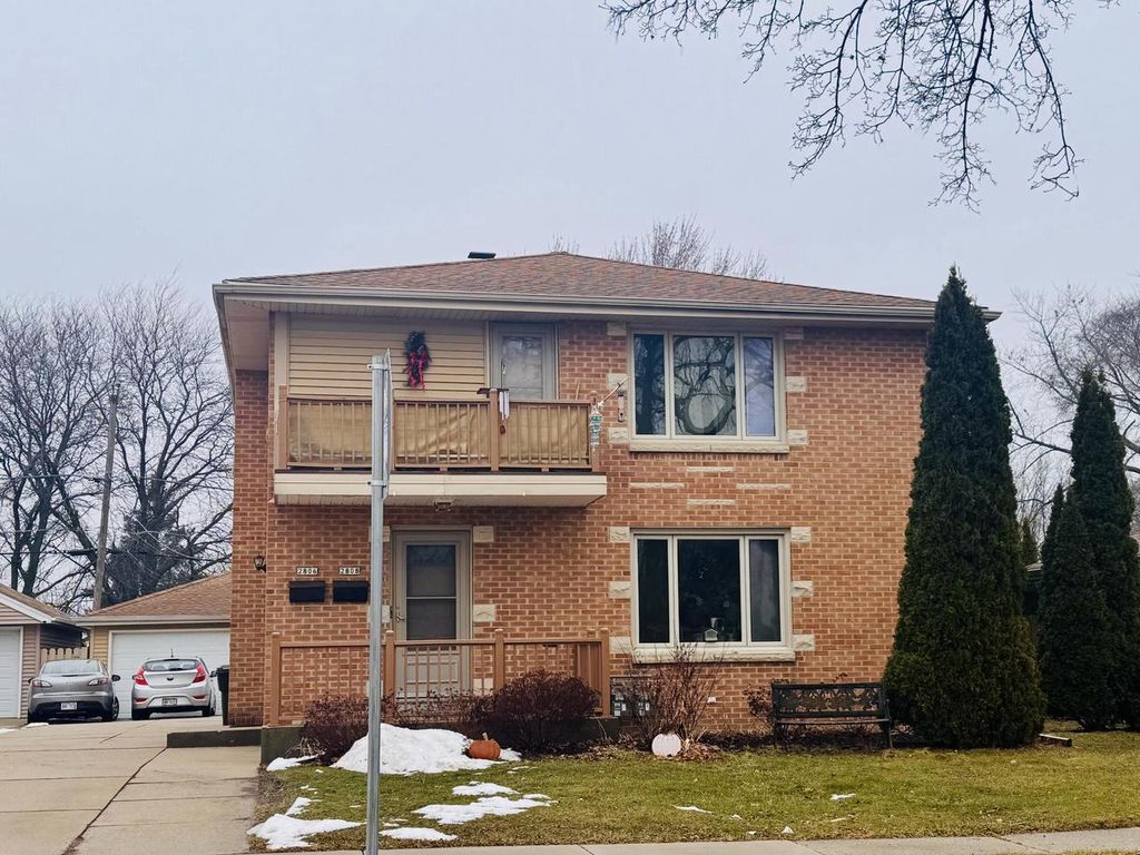 Photo of 2806 E Bottsford AVENUE, Saint Francis, WI 53235 (MLS # 1946463)