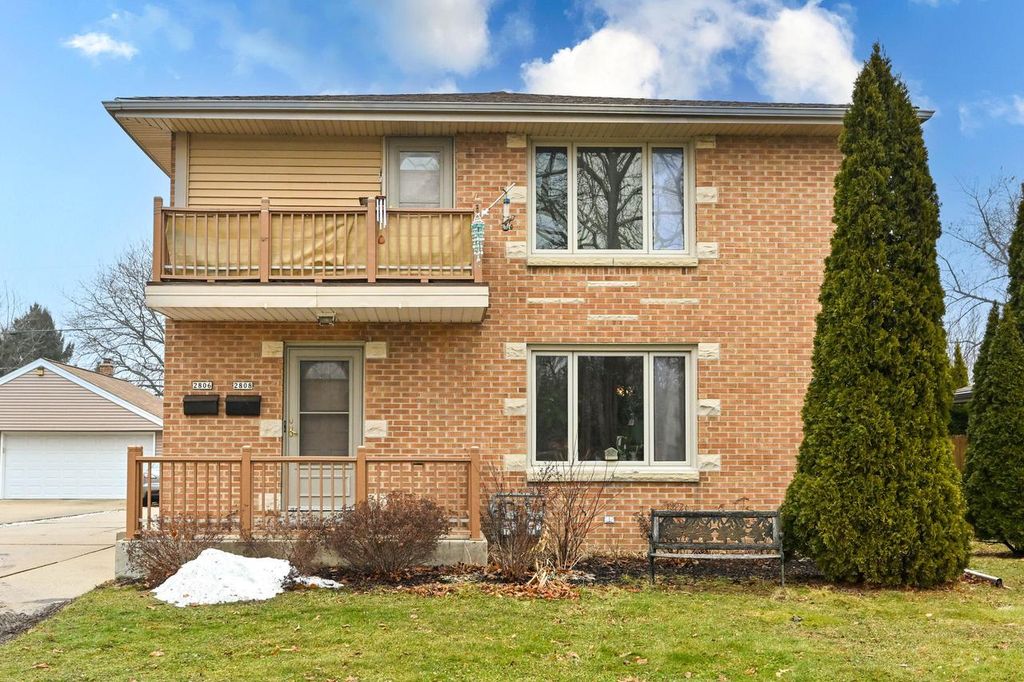 Photo of 2806 E Bottsford AVENUE, Saint Francis, WI 53235 (MLS # 1946463)