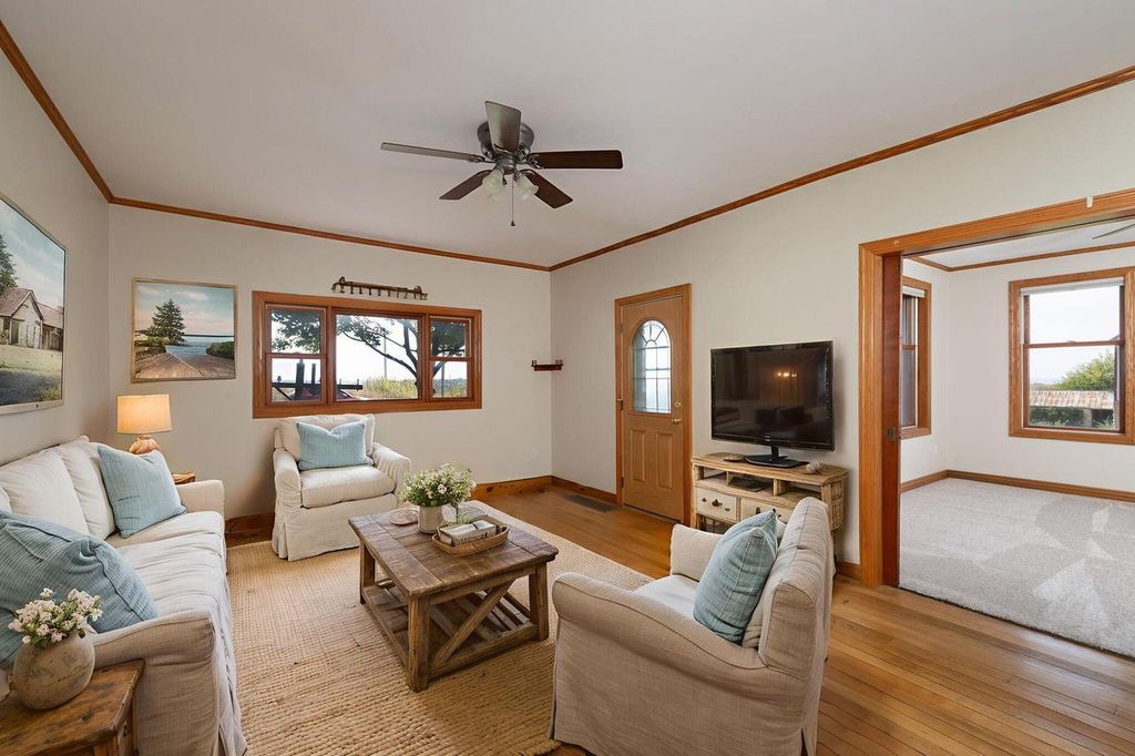 Photo of W4844 State Road 33, La Crosse, WI 54601 (MLS # 1937499)