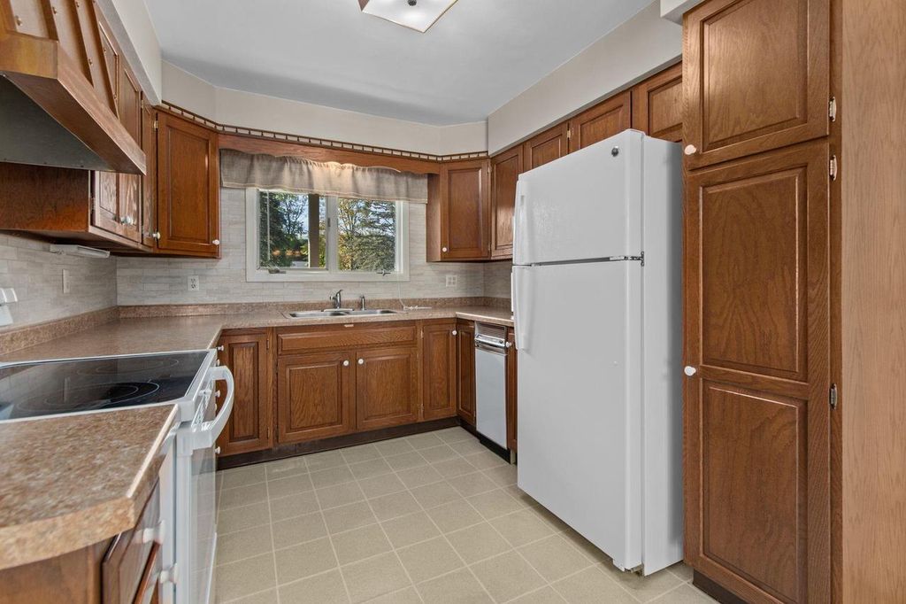 Photo of 220 Walnut STREET, Clintonville, WI 54929 (MLS # 50316066)